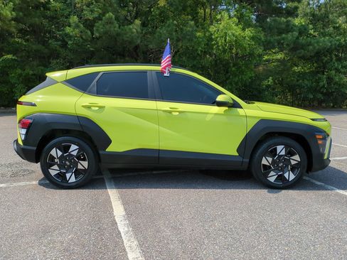 Used 2024 Hyundai Kona SEL w/ Convenience Package FWD image 3