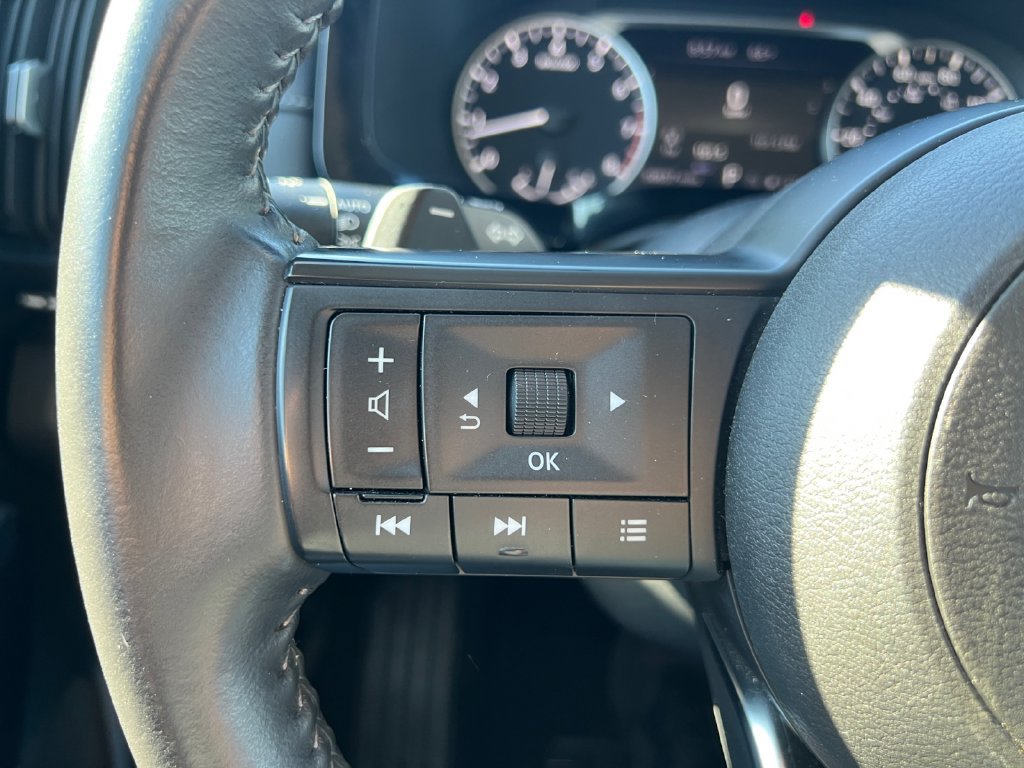 Used 2024 Nissan Pathfinder SV AWD/4WD image 11