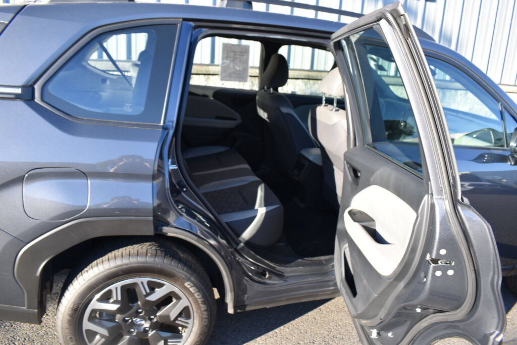 Used 2025 Subaru Forester AWD/4WD image 23