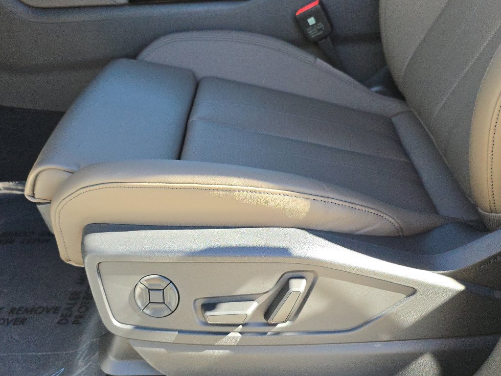 Used 2025 Audi Q5 Premium Plus w/ Premium Plus AWD/4WD image 17