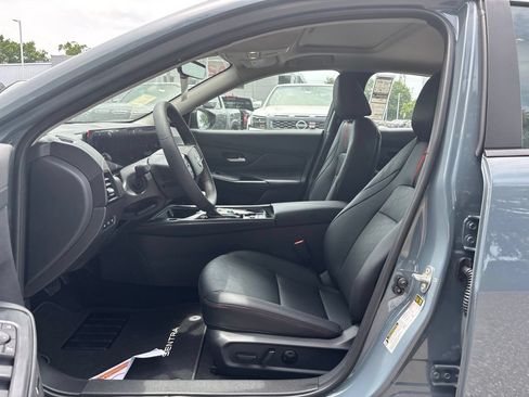 New 2026 Nissan Sentra SR w/ SR Premium Package FWD image 14