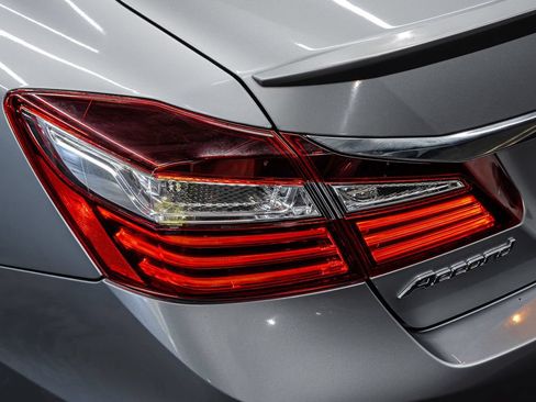 Used 2016 Honda Accord Touring image 14