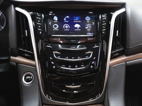 Used 2019 Cadillac Escalade ESV Premium Luxury image 36