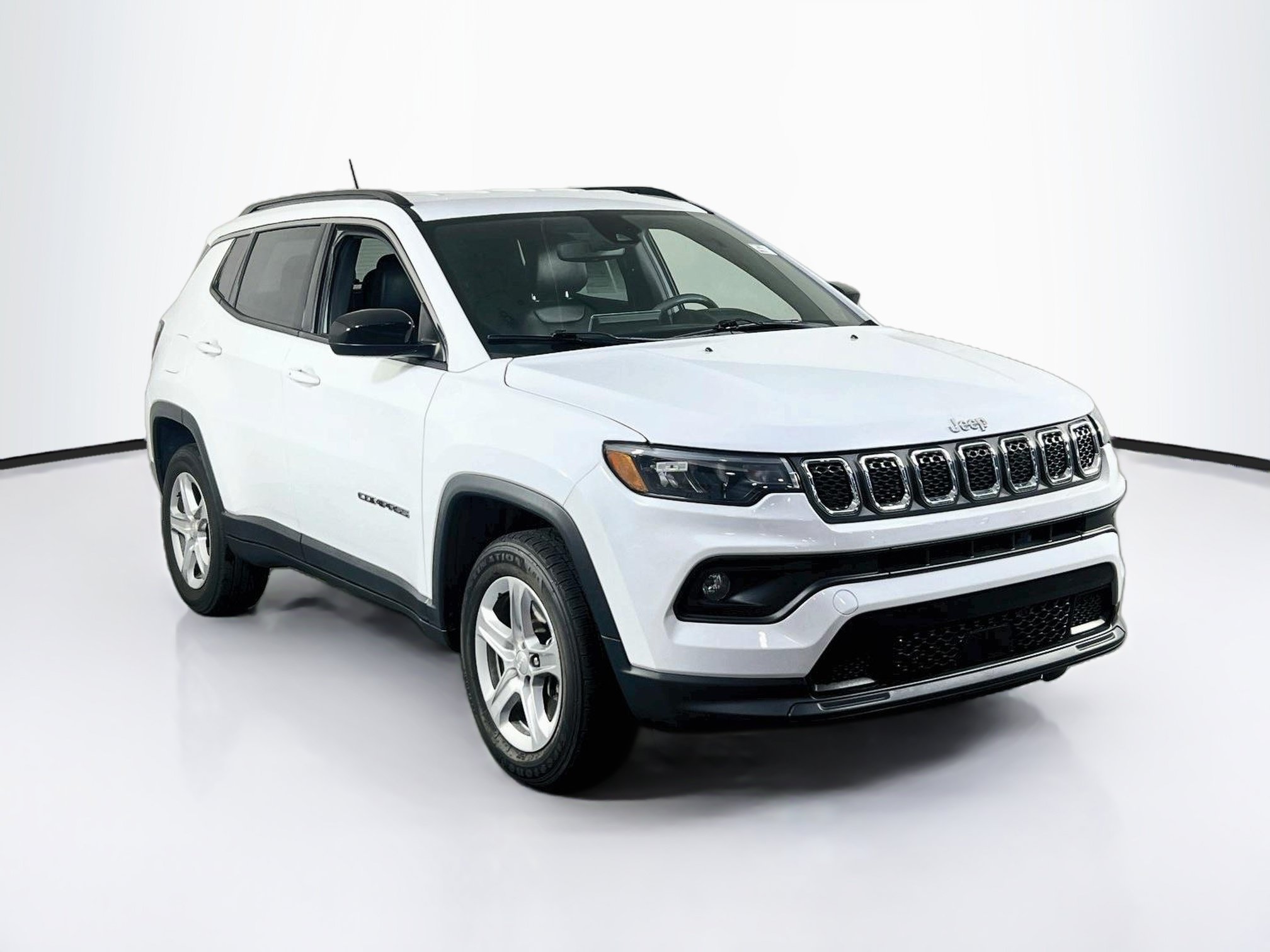 Used 2023 Jeep Compass Latitude AWD/4WD image 3