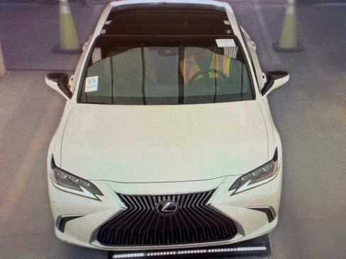 Used 2019 Lexus ES 350 w/ Accessory Package 2 FWD image 12