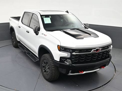 Used 2025 Chevrolet Silverado 1500 ZR2 w/ Technology Package AWD/4WD image 18