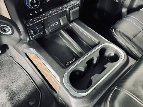 Used 2019 Chevrolet Silverado 1500 High Country image 30