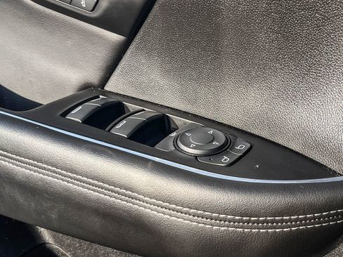 Used 2023 Buick Envision Essence image 40