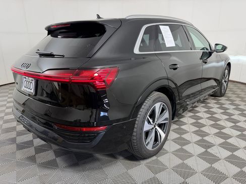 Used 2024 Audi Q8 e-tron Premium Plus w/ Premium Plus Package AWD/4WD image 9