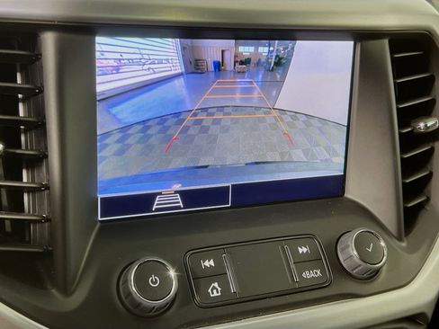 Used 2023 GMC Acadia SLE w/ LPO, Floor Liner Package image 8