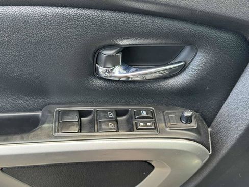 Used 2017 Nissan Titan SV AWD/4WD image 24