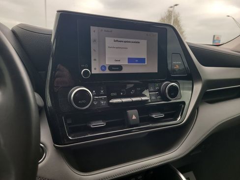 Used 2023 Toyota Highlander LE image 18