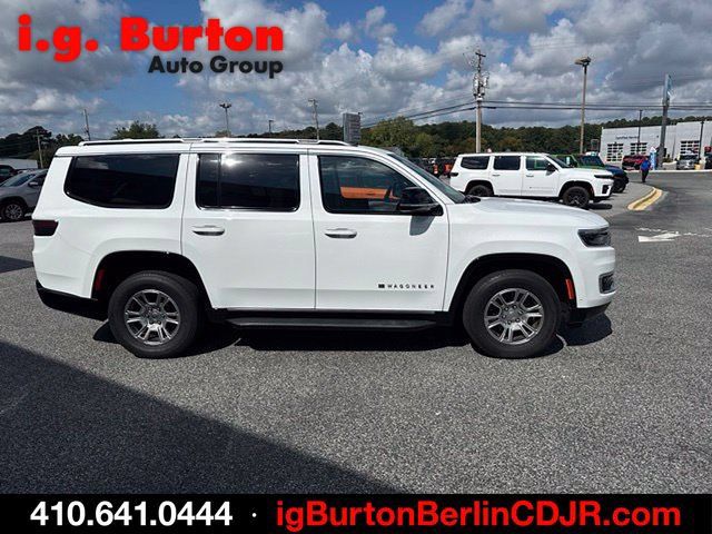 Used 2023 Jeep Wagoneer 4WD image 3
