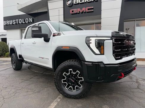 Used 2025 GMC Sierra 2500 AT4X image 3