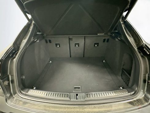 Certified 2025 Porsche Macan AWD/4WD image 27