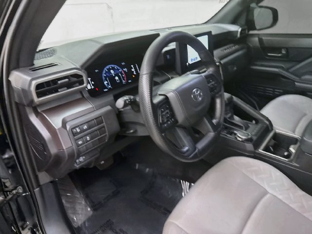 Used 2025 Toyota Tacoma SR5 AWD/4WD image 9