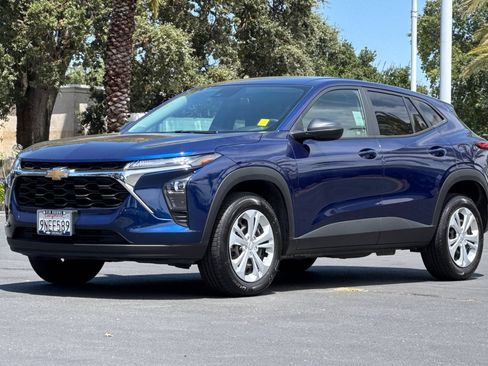 Used 2024 Chevrolet Trax LS FWD image 7