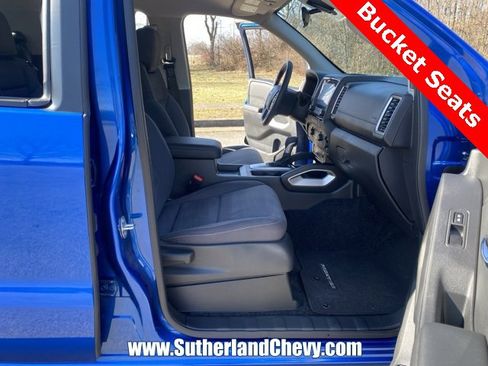 Used 2024 Nissan Frontier SV image 16