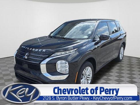 Used 2023 Mitsubishi Outlander ES FWD image 1