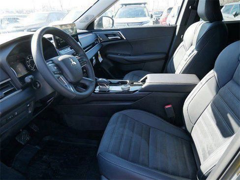 New 2026 Mitsubishi Outlander Trail Edition image 4