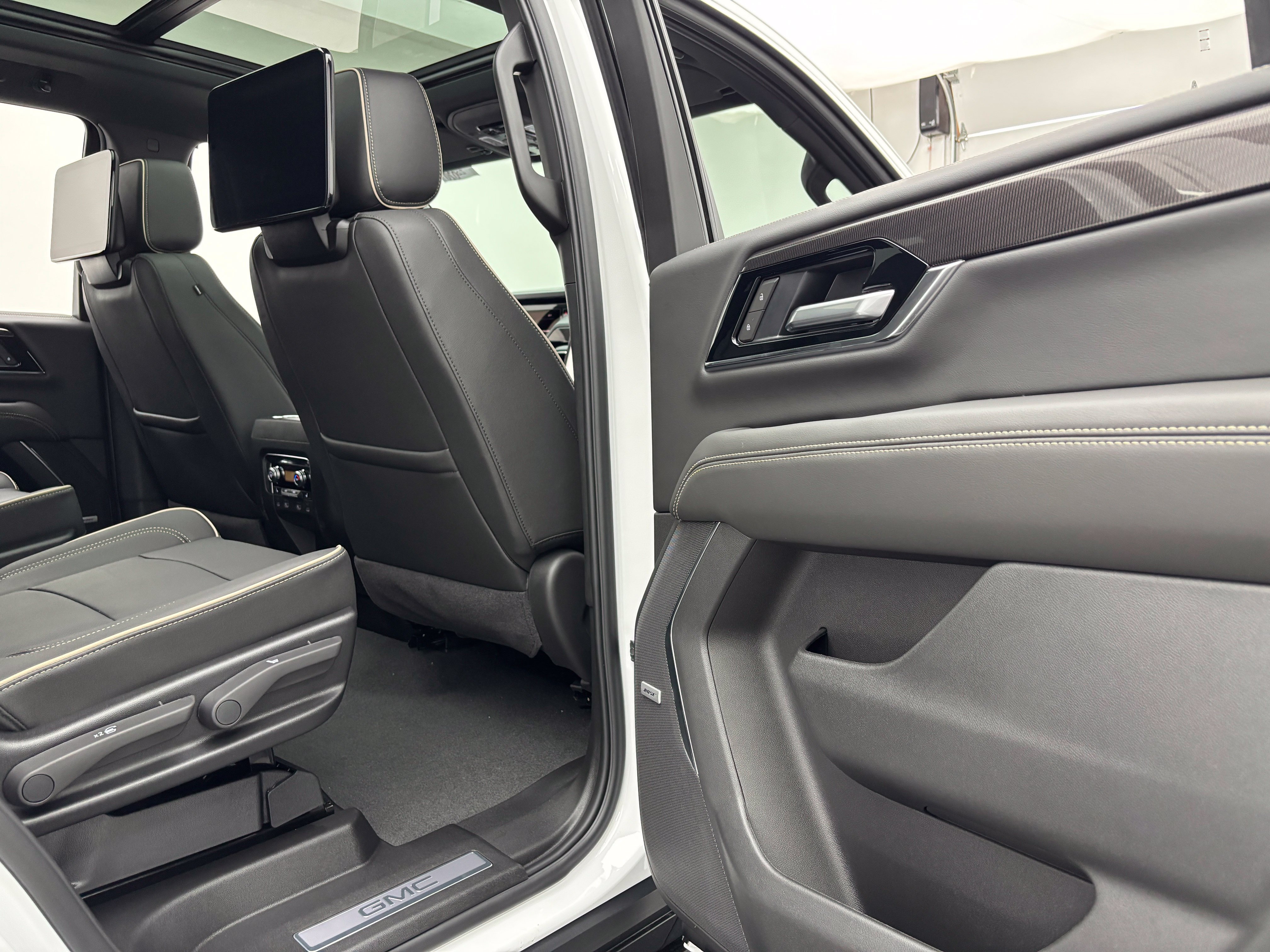 New 2026 GMC Yukon Elevation w/ Elevation Premium Package AWD/4WD image 42