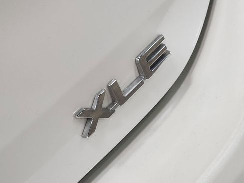Used 2021 Toyota Highlander XLE FWD image 26