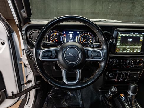 Used 2022 Jeep Wrangler Unlimited Sahara AWD/4WD image 15