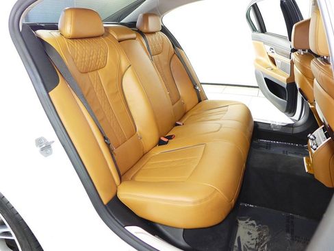 Used 2022 BMW 740i w/ Premium Package image 16