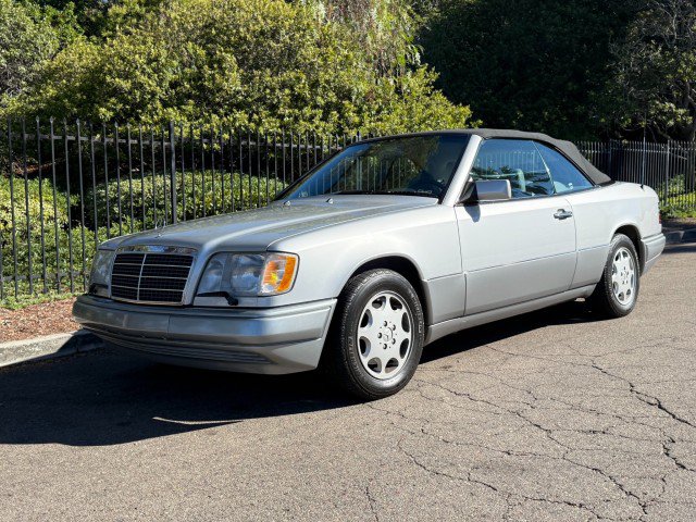 Used 1994 Mercedes-Benz E 320 Convertible image 1