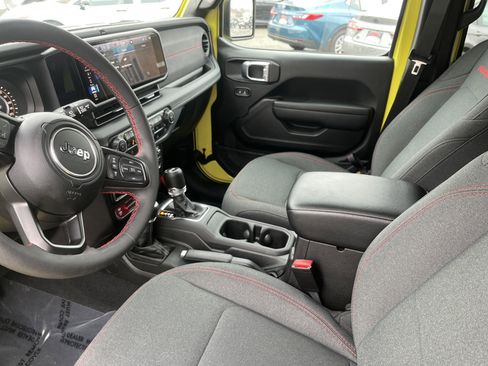 Used 2024 Jeep Wrangler Rubicon w/ Technology Group image 16