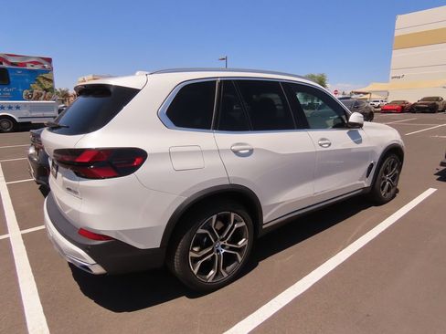 Used 2025 BMW X5 xDrive40i AWD/4WD image 3