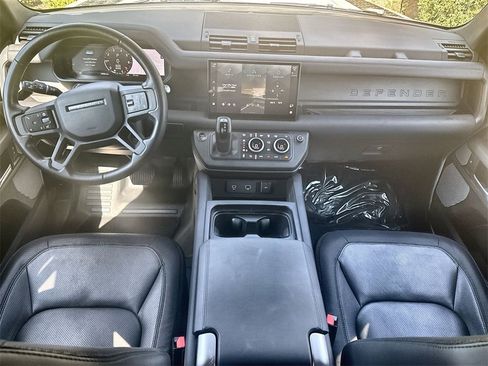 Used 2024 Land Rover Defender 130 X-Dynamic SE image 12