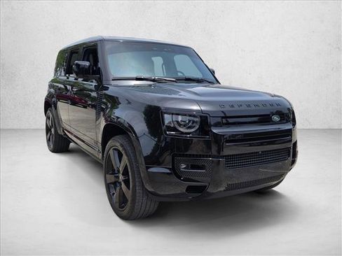 Used 2022 Land Rover Defender 110 V8 AWD/4WD image 3