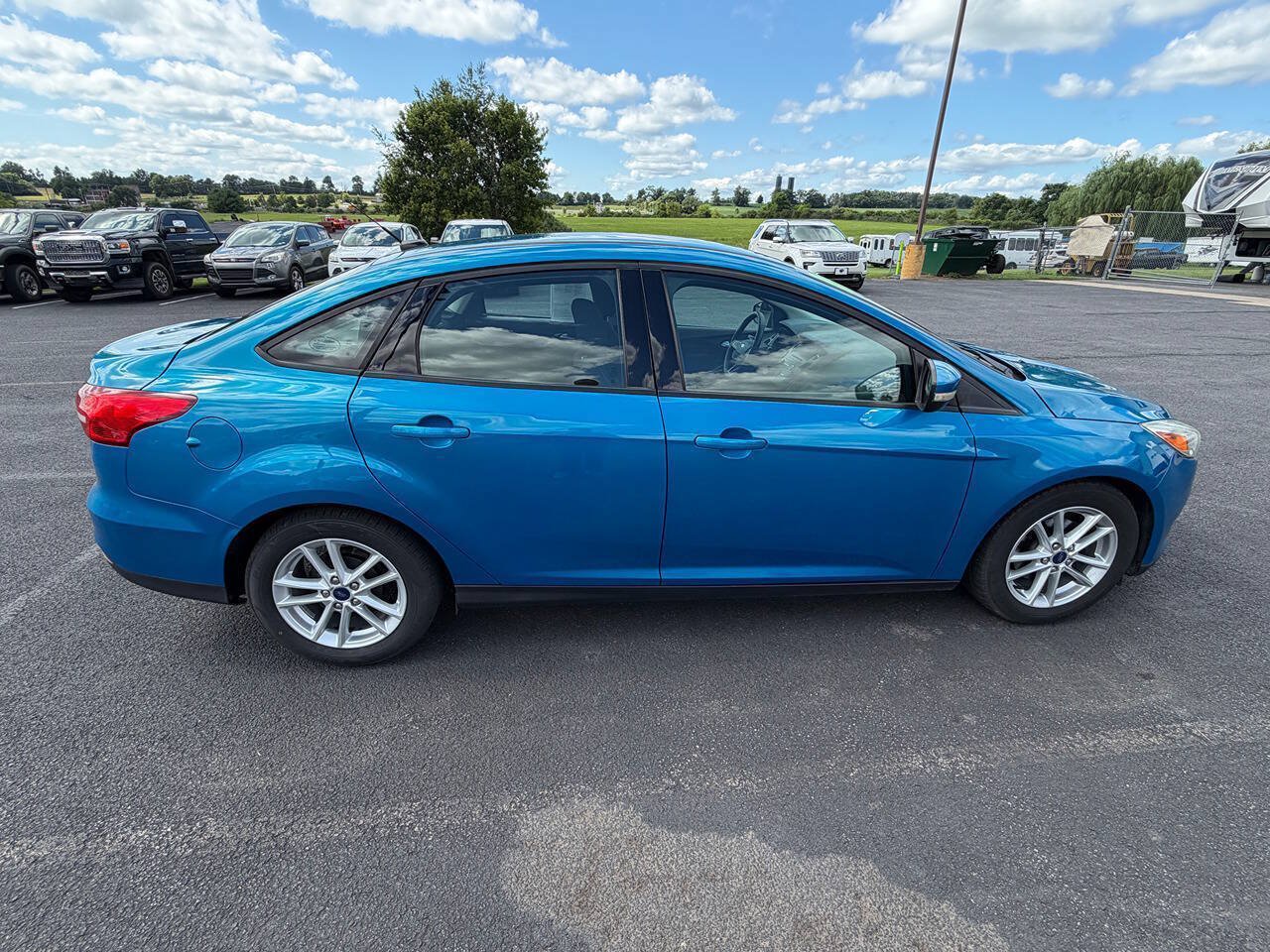 Used 2016 Ford Focus SE w/ SE Cold Weather Package FWD image 5