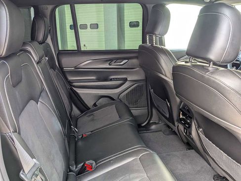 Certified 2023 Jeep Grand Cherokee Altitude image 23