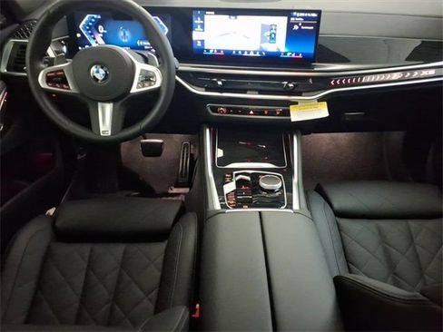 Used 2025 BMW X6 xDrive40i w/ Climate Comfort Package image 18