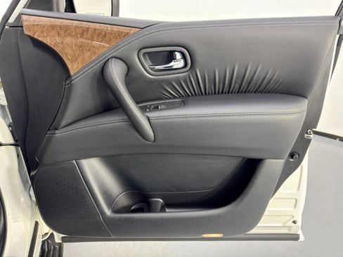 Used 2017 INFINITI QX80 4WD w/ Driver Assistance Package image 45