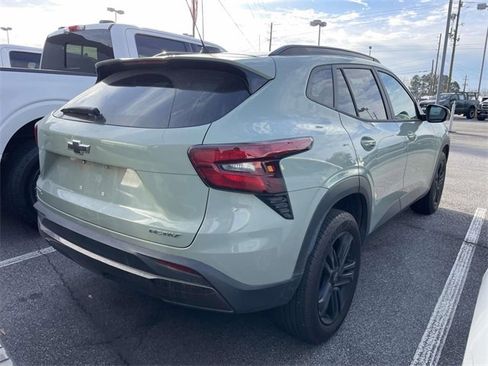 Used 2025 Chevrolet Trax ACTIV image 2
