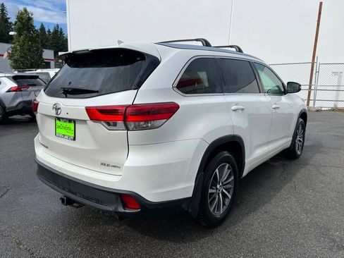 Used 2017 Toyota Highlander XLE AWD/4WD image 4