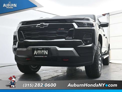 Used 2023 Chevrolet Colorado Z71 w/ Z71 Convenience Package 2 AWD/4WD image 17