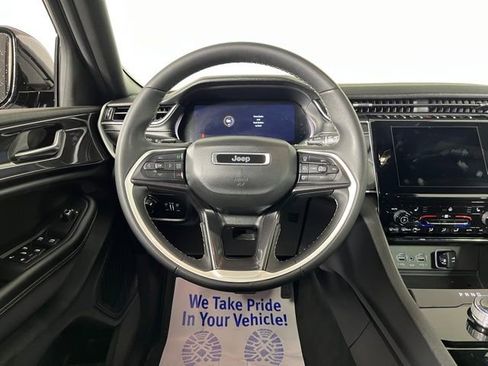 Used 2023 Jeep Grand Cherokee Altitude AWD/4WD image 19