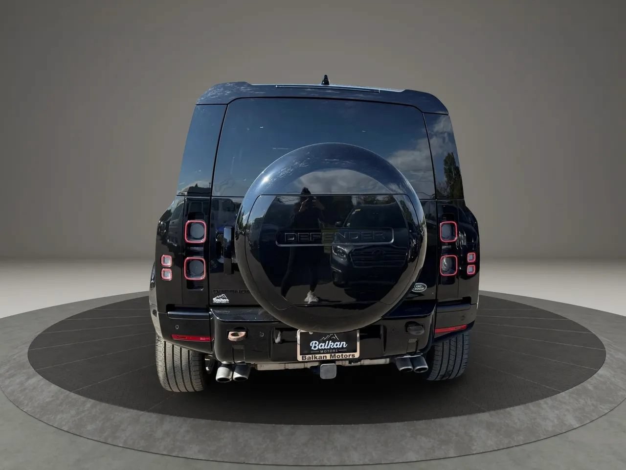 Used 2023 Land Rover Defender 110 AWD/4WD image 4