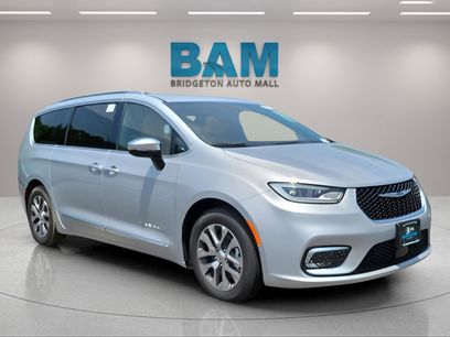 New 2023 Chrysler Pacifica Pinnacle