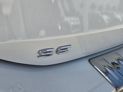 Certified 2026 Volkswagen Tiguan SE w/ Panoramic Sunroof Package FWD image 14