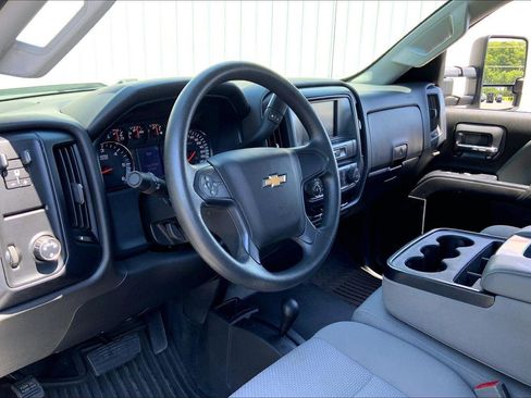 Used 2019 Chevrolet Silverado 2500 W/T AWD/4WD image 12