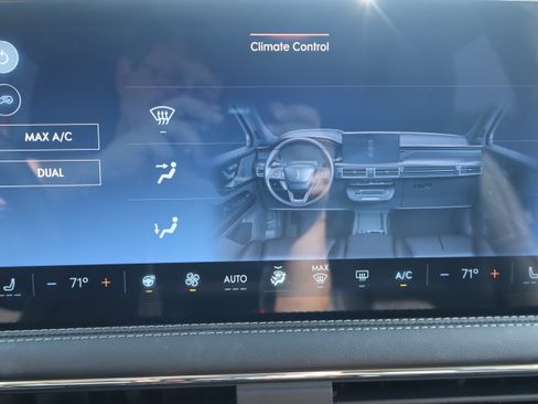 Used 2025 Lincoln Corsair Reserve AWD/4WD image 21