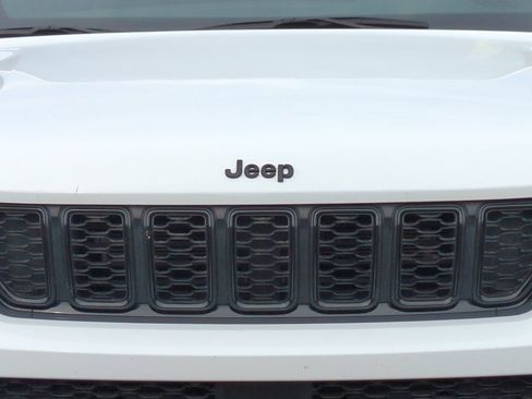 Used 2024 Jeep Grand Cherokee L Laredo AWD/4WD image 47