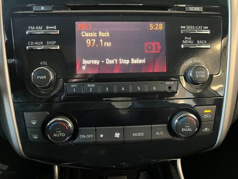 Used 2013 Nissan Altima 3.5 SV image 19