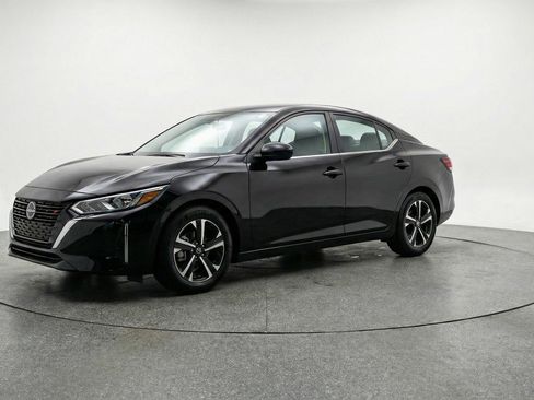 Used 2025 Nissan Sentra SV image 3