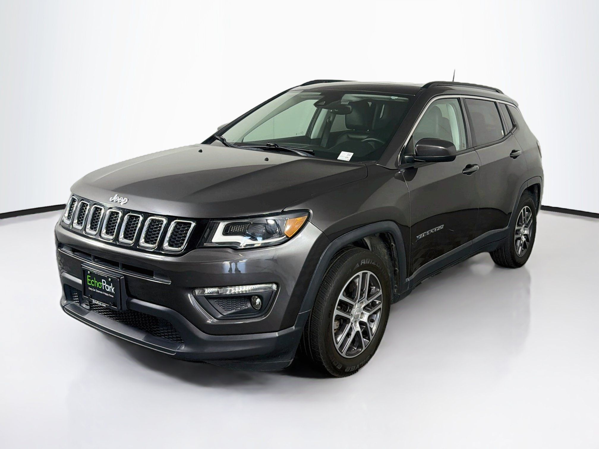 Used 2018 Jeep Compass Latitude w/ Popular Equipment Group FWD image 3